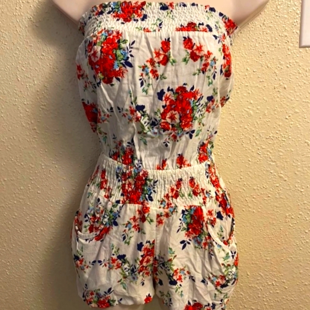 Sleeveless floral romper